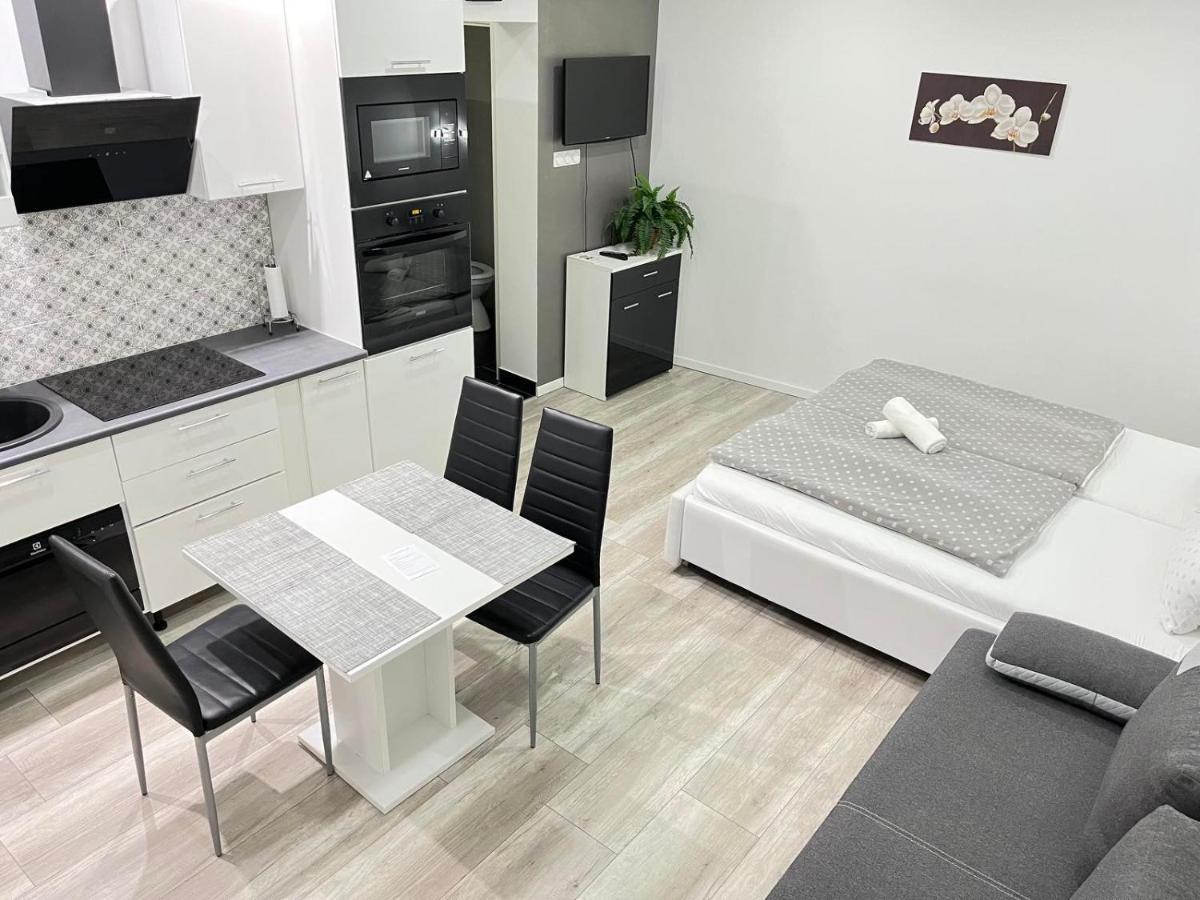 Aqua Wellness Apartments Hajduszoboszlo Bagian luar foto