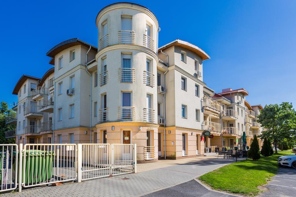 Aqua Wellness Apartments Hajduszoboszlo Bagian luar foto