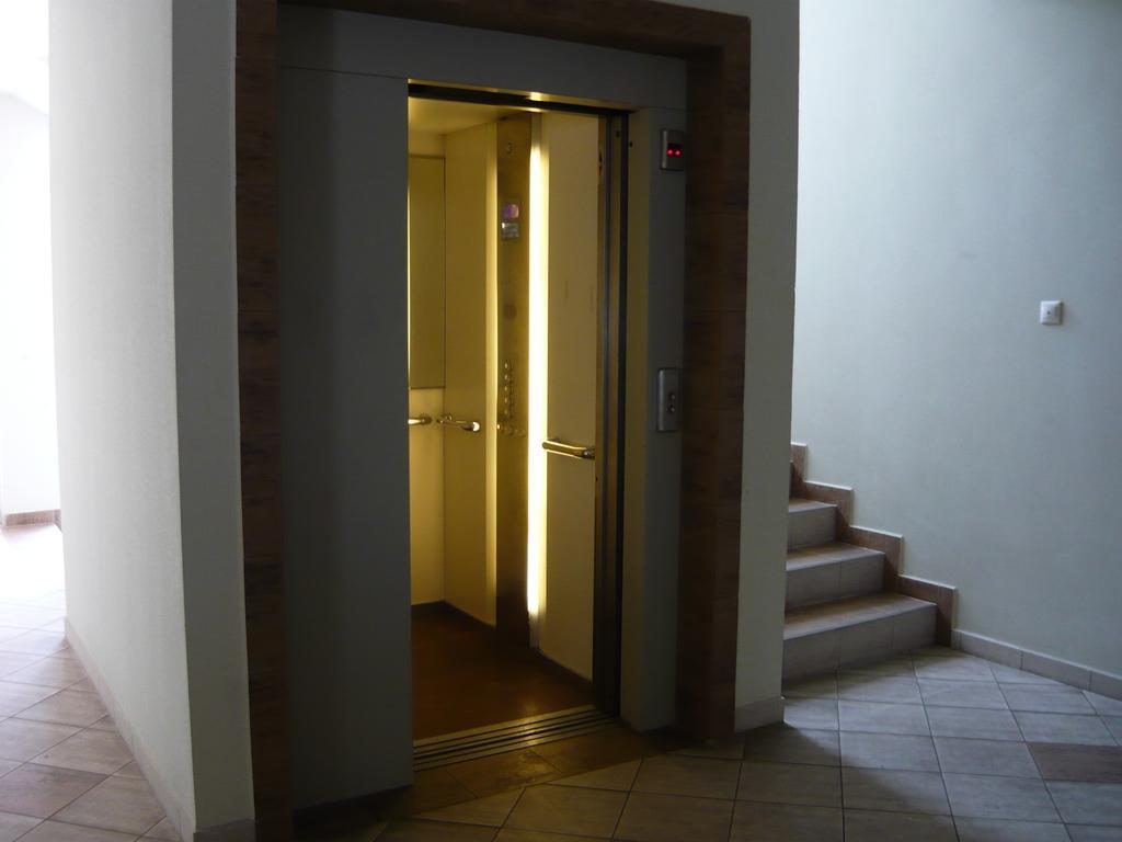 Aqua Wellness Apartments Hajduszoboszlo Ruang foto