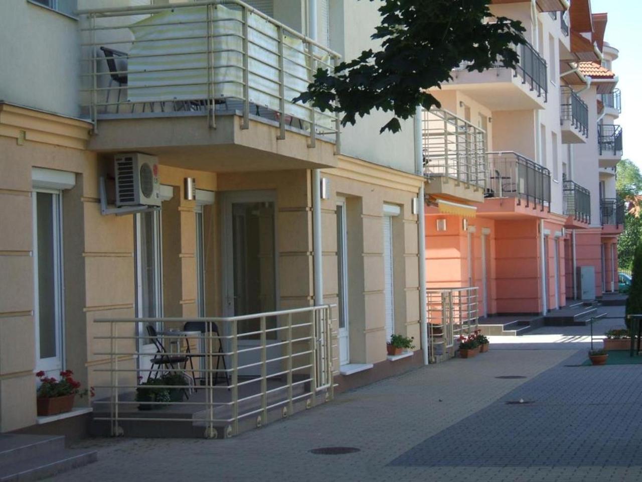 Aqua Wellness Apartments Hajduszoboszlo Bagian luar foto
