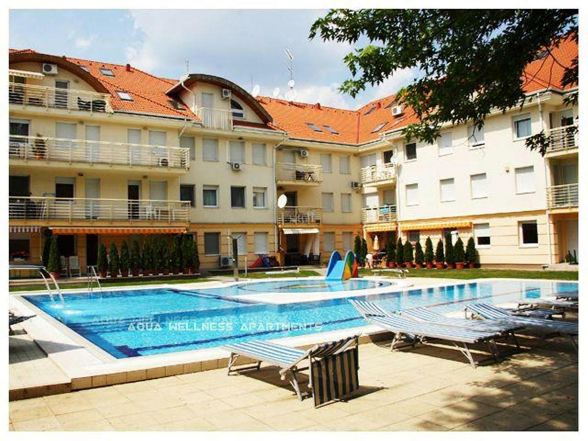 Aqua Wellness Apartments Hajduszoboszlo Bagian luar foto